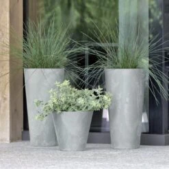 Prosperplast Maceta CUBE SLIM BETON EFFECT 25LCon Depósito 355x355x440 Crema -Jardinería Equipos Tienda 12a570b1d3d79848